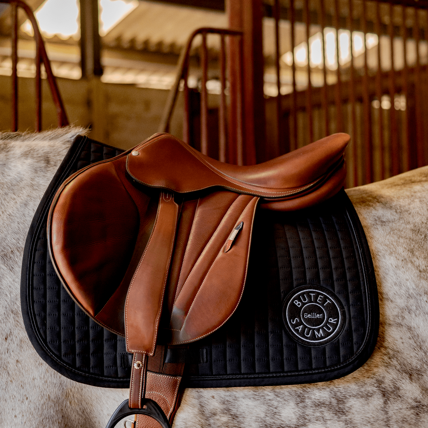 Butet Single Piece Wide Stirrup Leathers