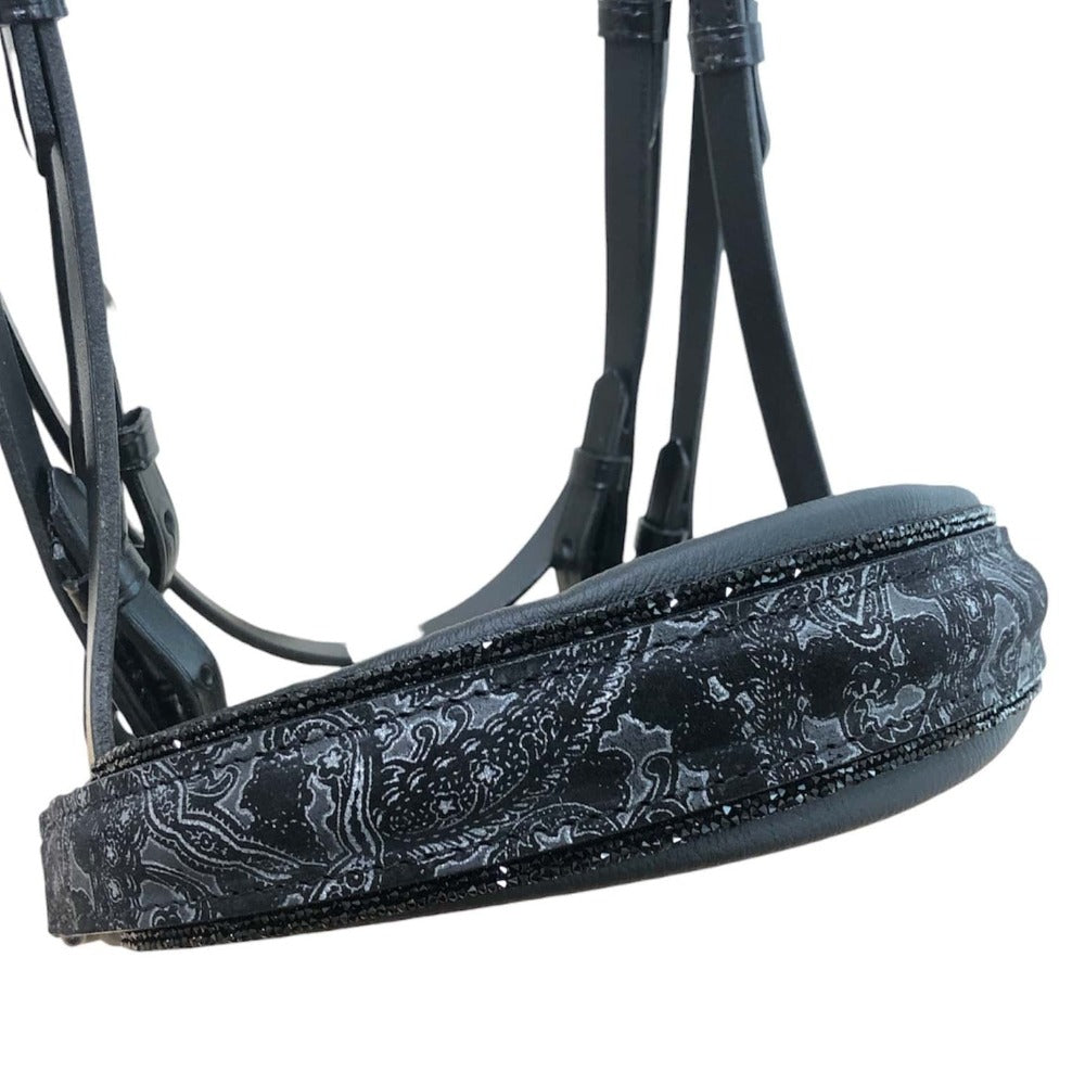 Ornament with fineline black