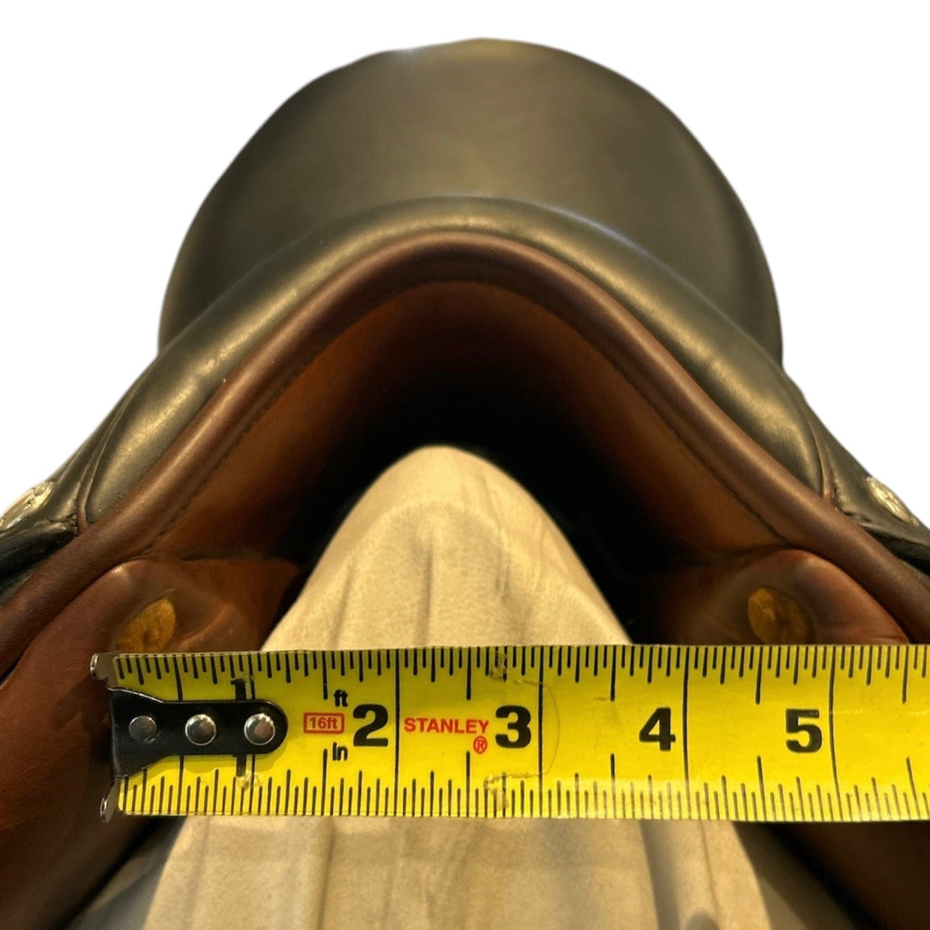 18" Butet Dressage Mono, Medium Wide (4.75") Flap