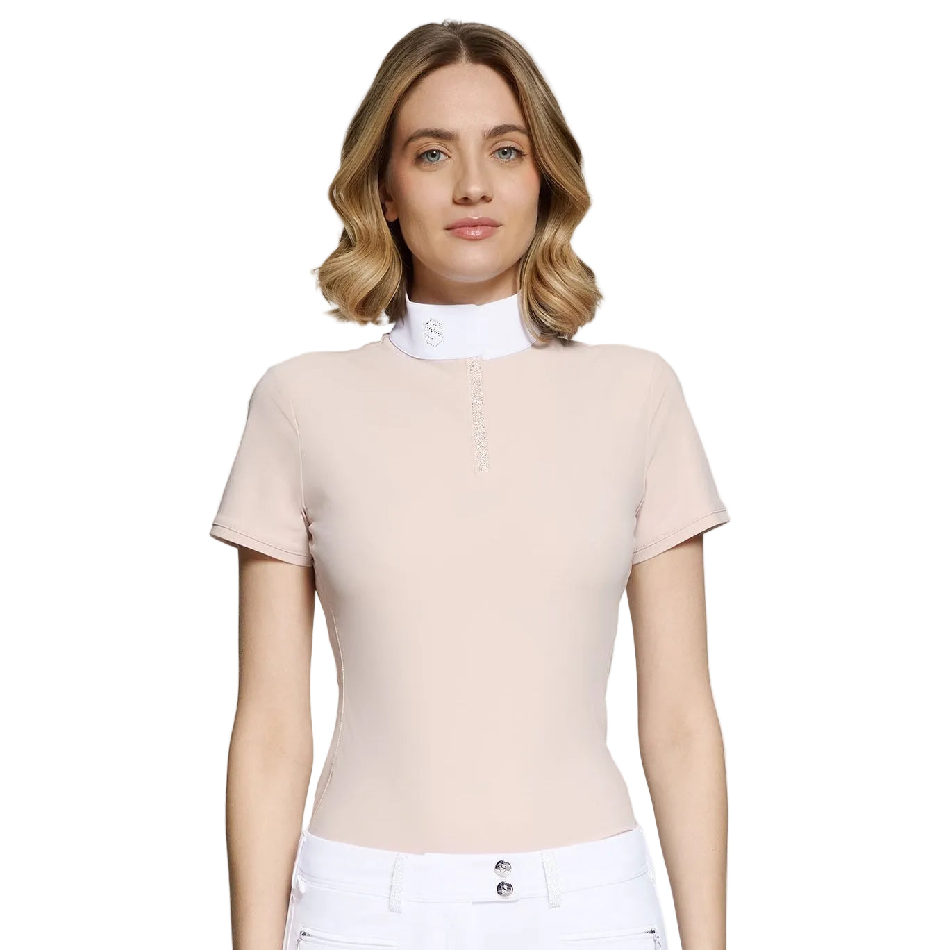 Woman wearing a beige short-sleeve top and white pants on a light background
