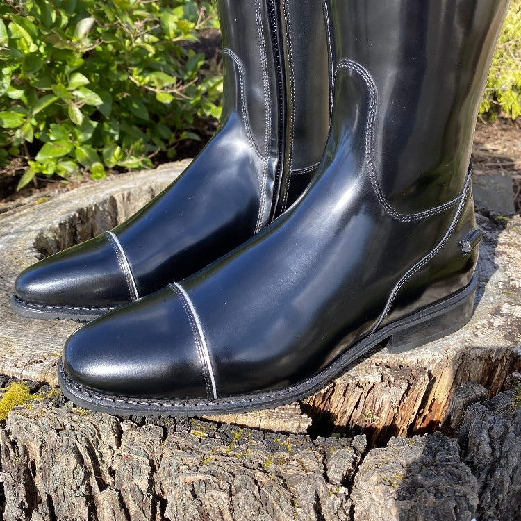 brushed toe with silver piping