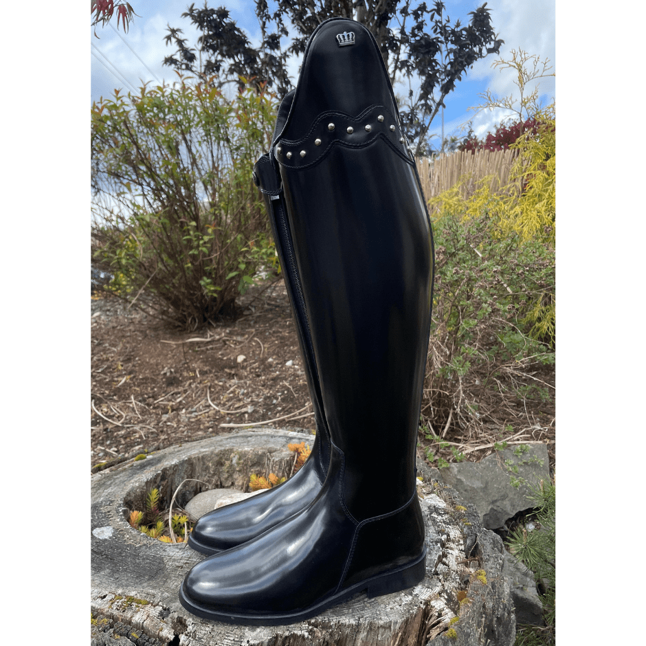 Håbefuld Mona Lisa Maleri Custom Kingsley Capri 02 Dressage Boot - Polished Black with Studs - –  Olson's Tack Shop