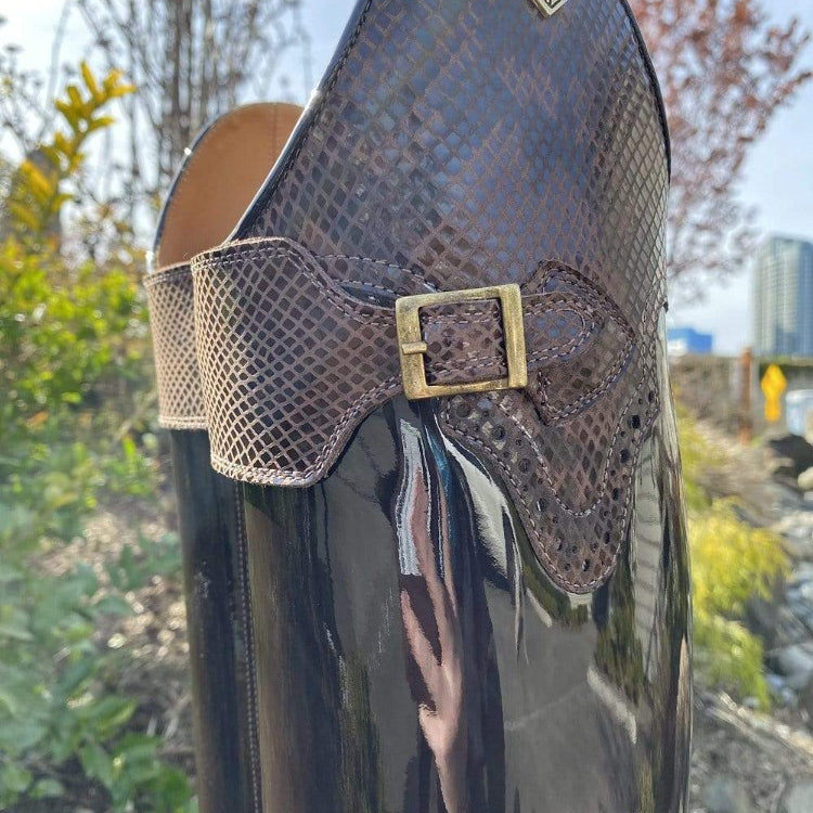 Regal America top with big strap and buckle