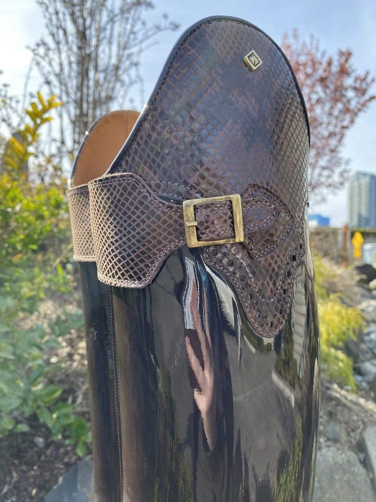 Regal America top with big strap and buckle