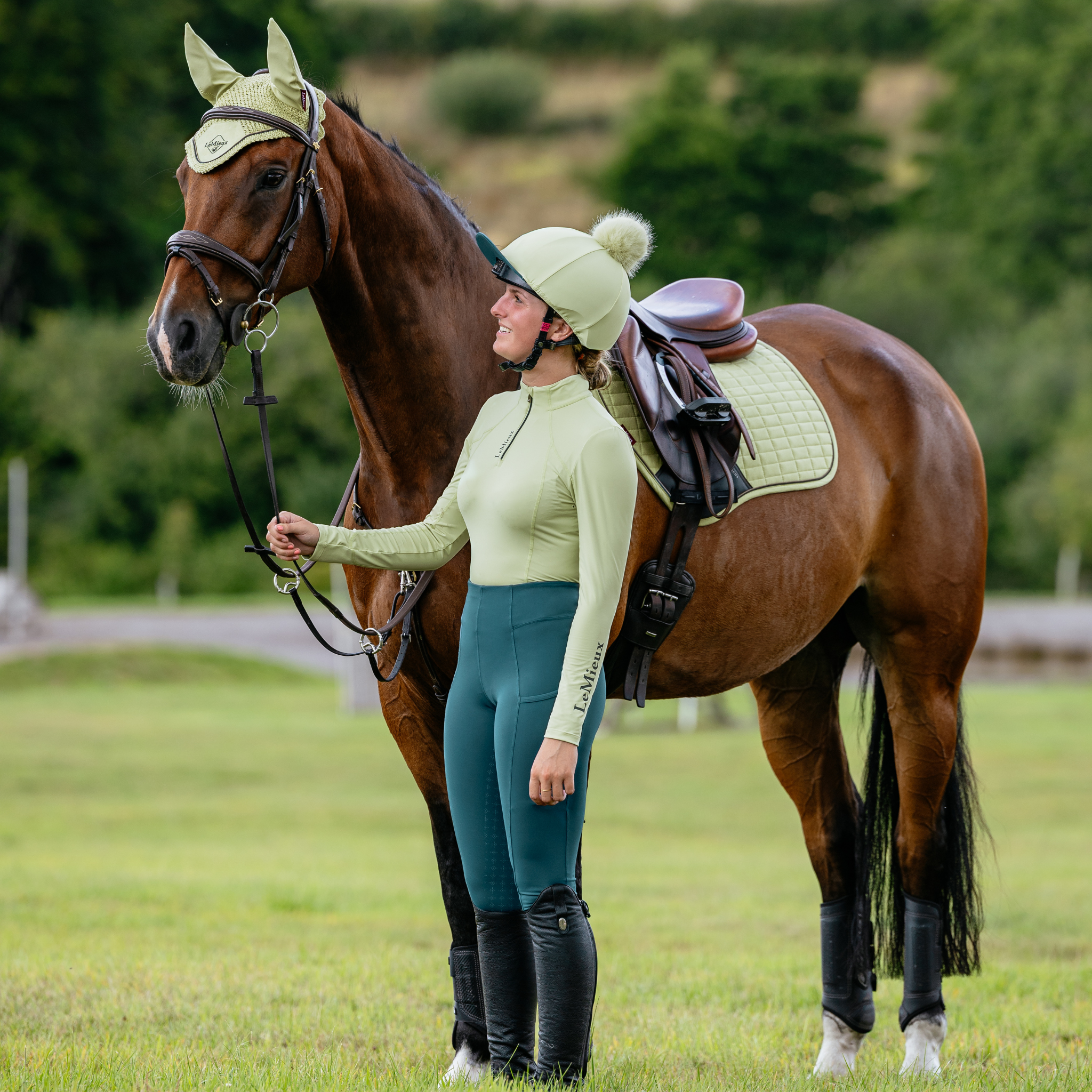 LeMieux Suede Close Contact Square Pad