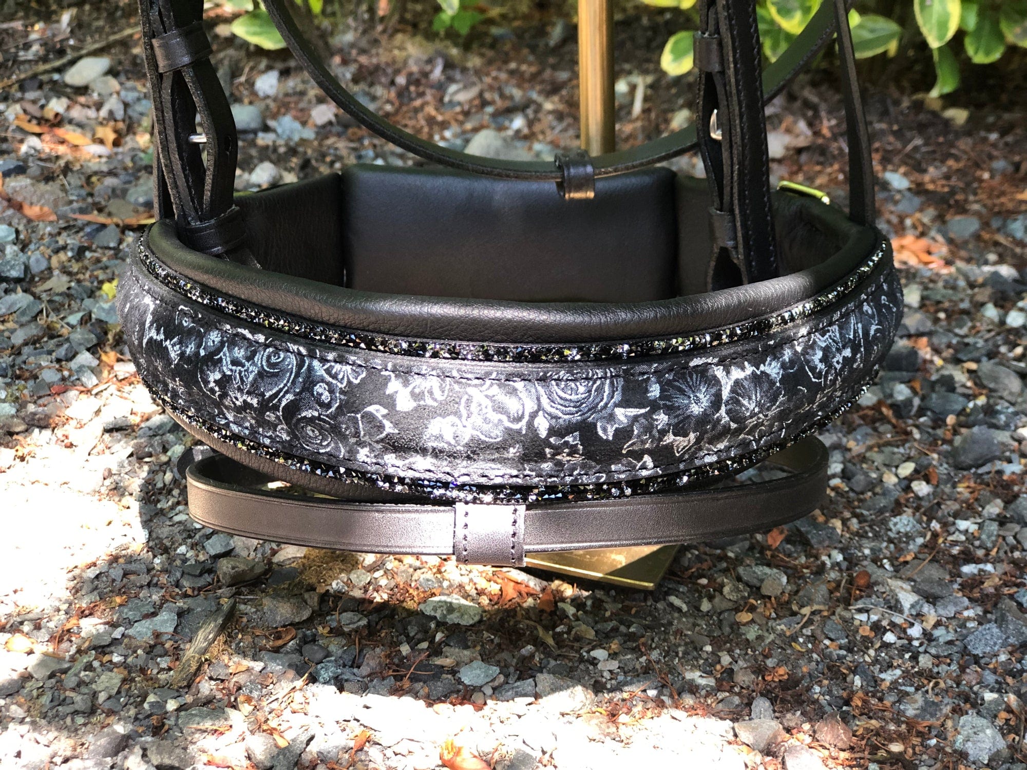 Otto Schumacher Elegant Snaffle Bridle With Patent Bouquet