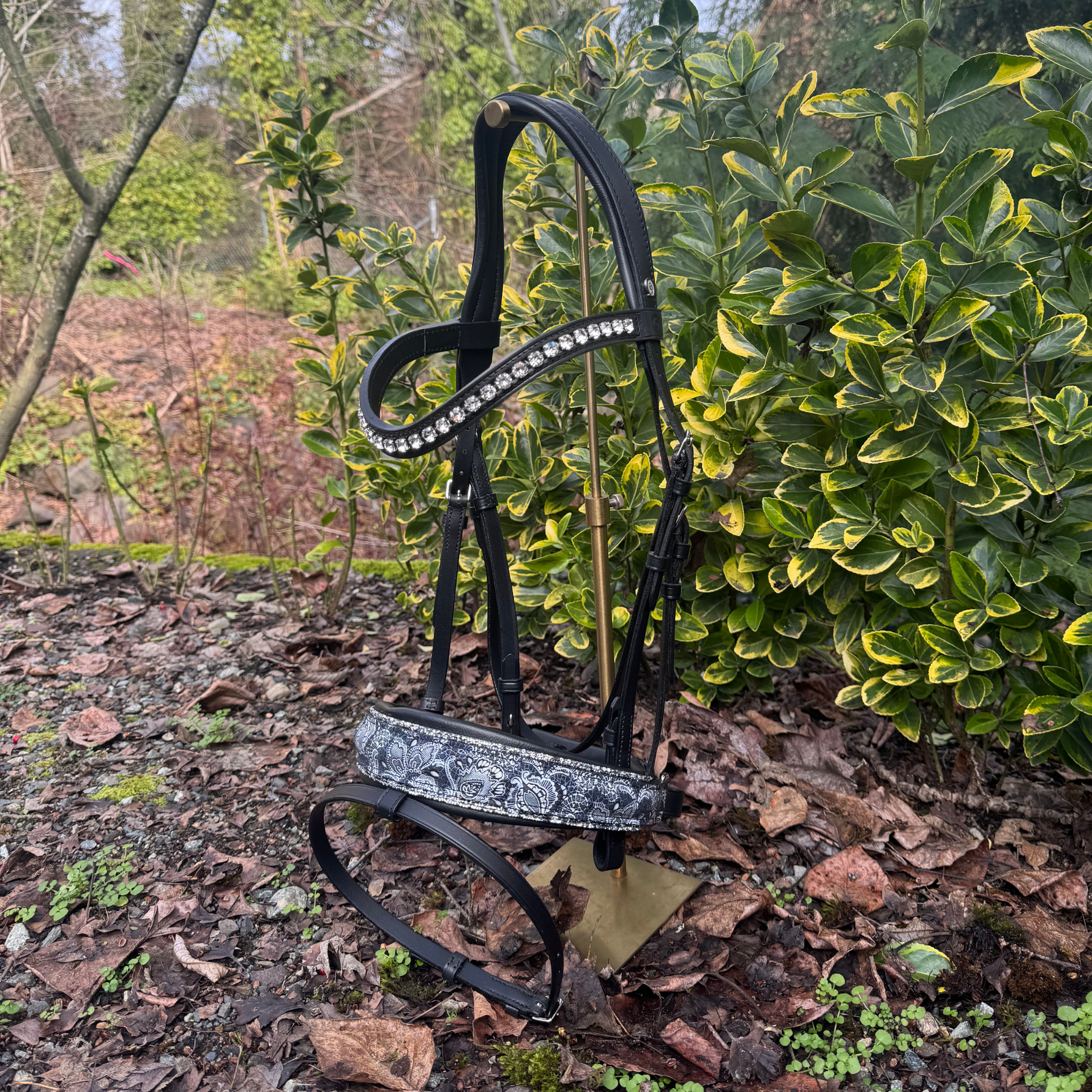 Otto Schumacher Elegant Snaffle Bridle with White Blue Romantic Caveson