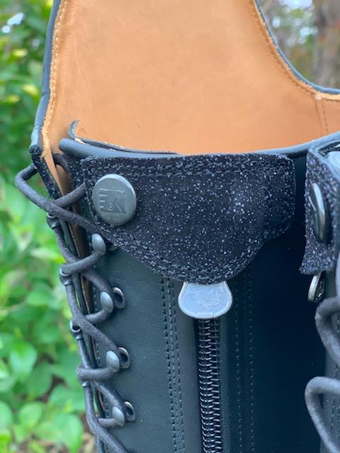 Detail photo of snap closure with Star dust leather 