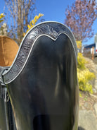 greta leather top in the rondine shape, bordered with silver piping 