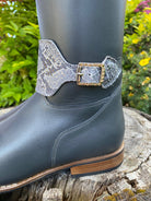 Big strap at ankle in roccia leather