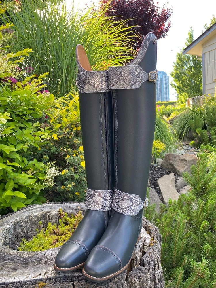 Big straps added in Roccia leather 